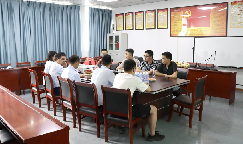 廈大信息學(xué)院水聲通信團(tuán)隊(duì)來(lái)福州大禹交流學(xué)習(xí).jpg 廈大信息學(xué)院水聲通信團(tuán)隊(duì)來(lái)福州大禹交流學(xué)習(xí).jpg